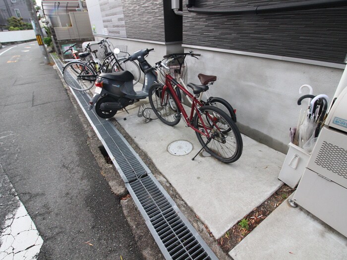 物件外観写真3　(駐輪場)