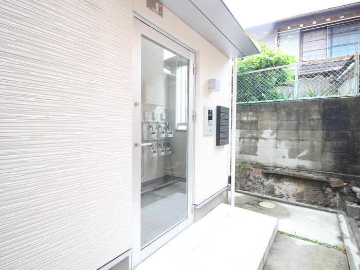 物件外観写真6　(エントランス部分)