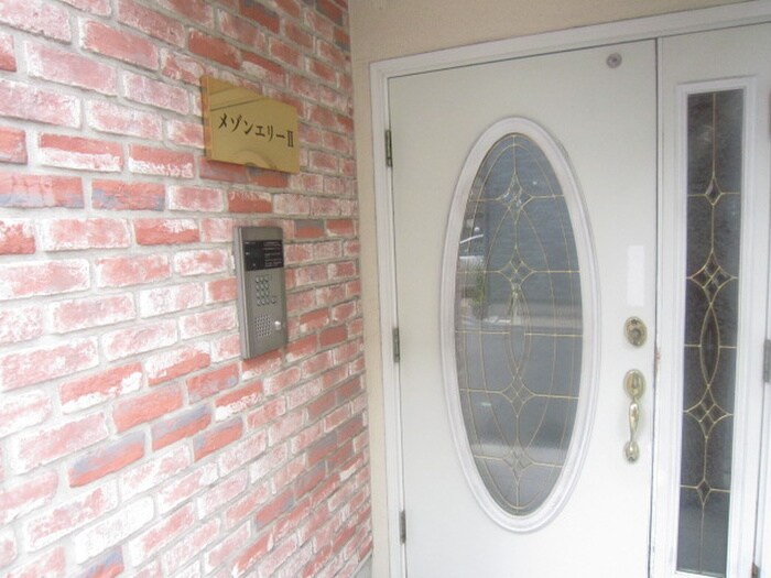 物件外観写真3　(エントランス部分)