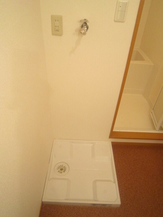 物件内観写真11　(洗濯機置場)