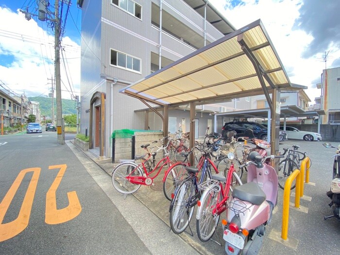 物件外観写真4　(駐輪場)