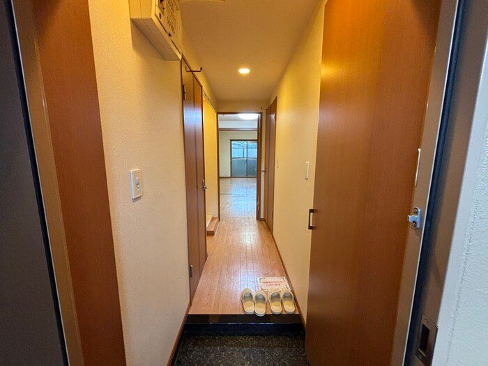 物件内観写真16　(玄関)