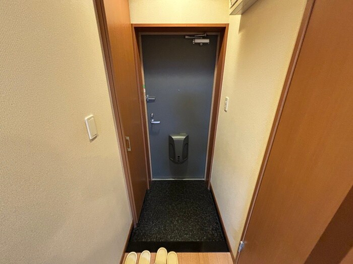 物件内観写真18　(玄関)