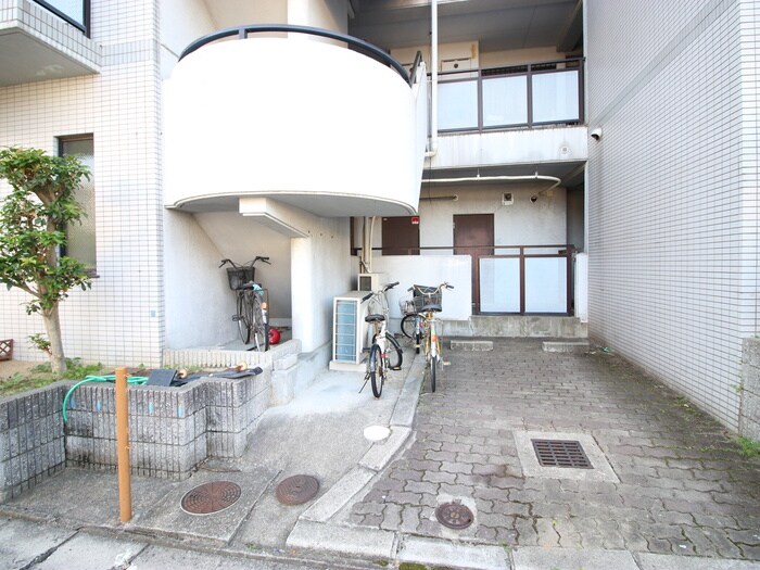 物件外観写真2　(駐車場)