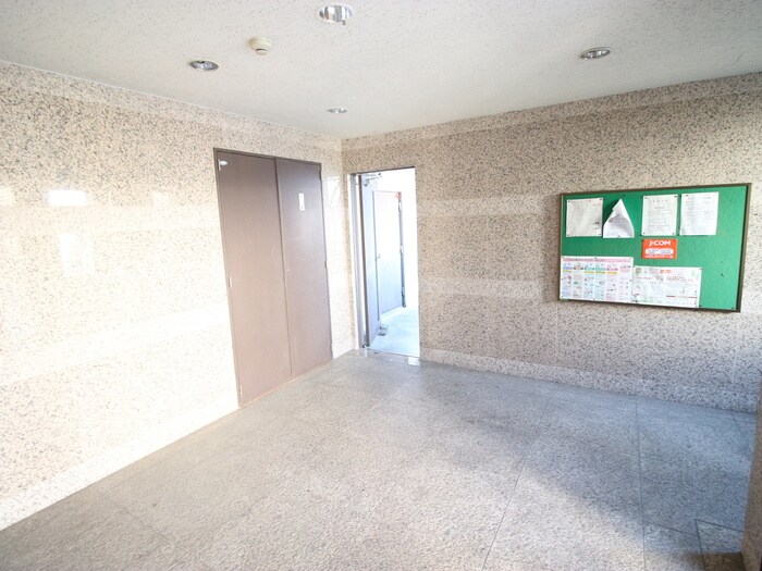 物件外観写真6　(エントランス部分)