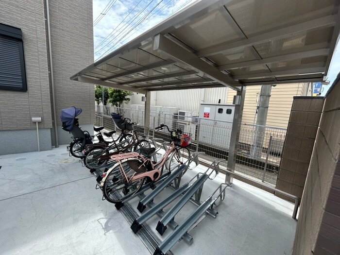 物件外観写真5　(駐輪場)