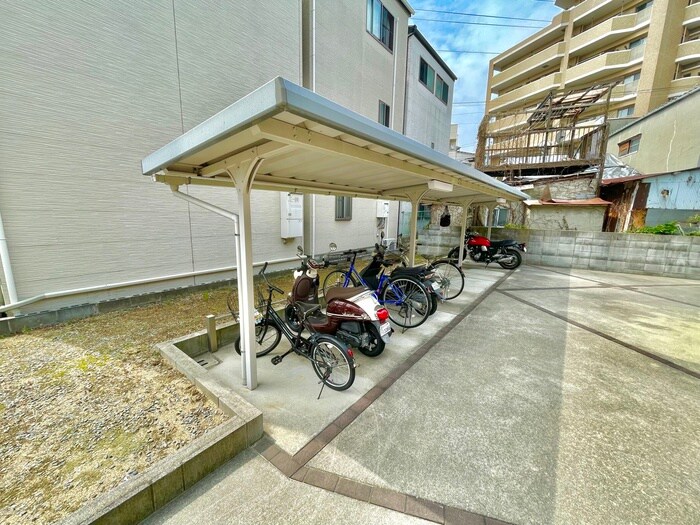 物件外観写真4　(駐輪場)