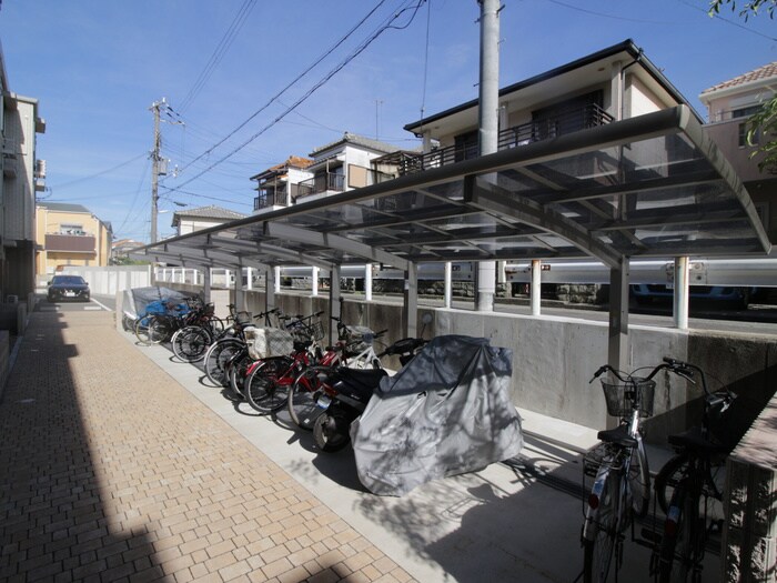 物件外観写真3　(駐輪場)