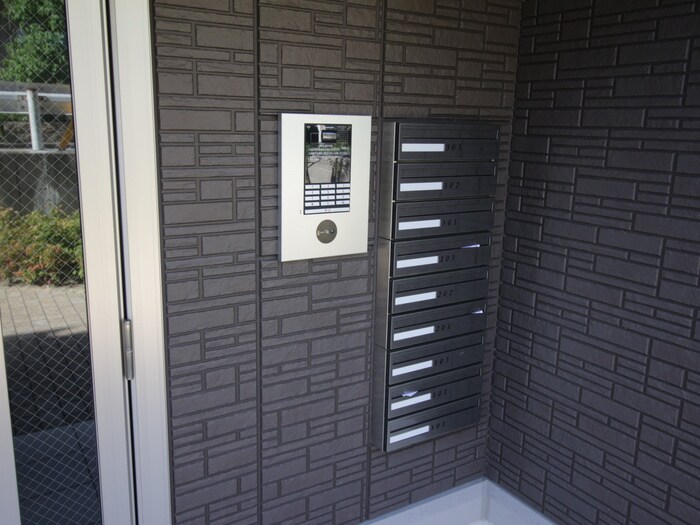 物件外観写真4　(エントランス部分)