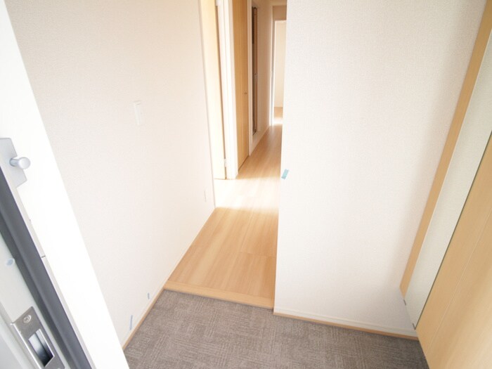 物件内観写真18　(玄関)