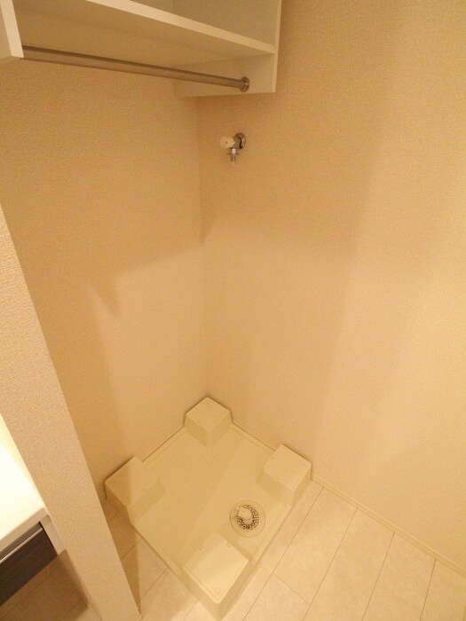 物件内観写真14　(洗濯機置場)