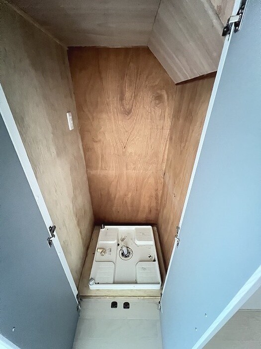 物件内観写真10　(洗濯機置場)