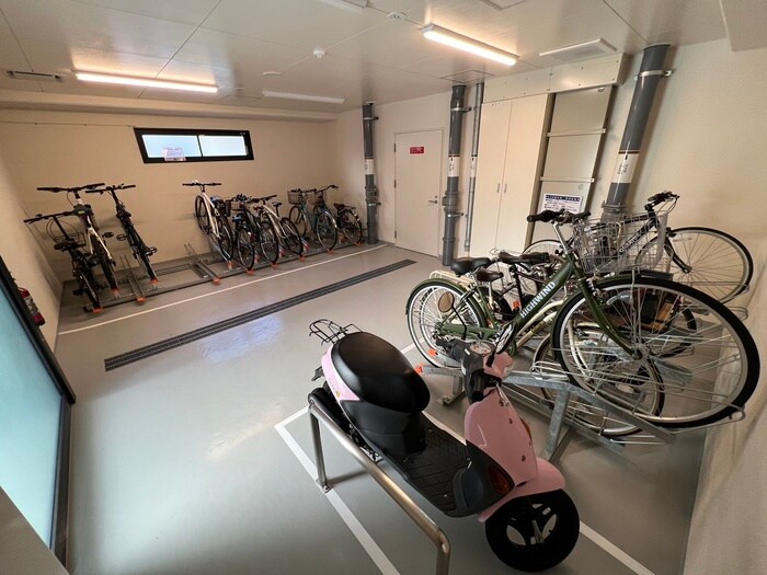 物件外観写真5　(駐輪場)