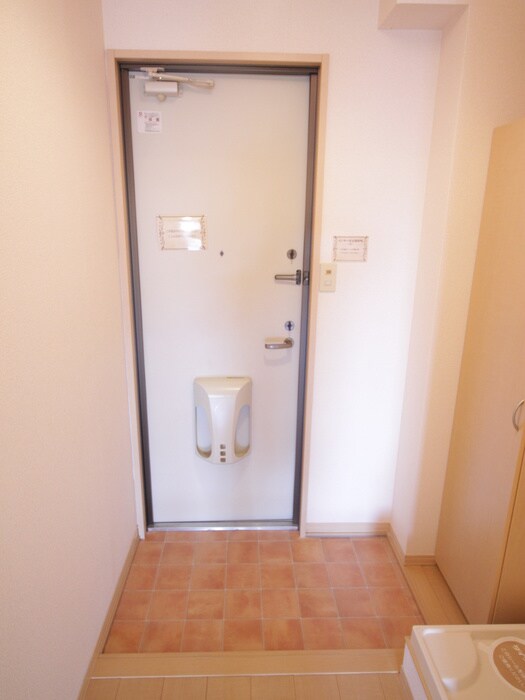 物件内観写真12　(玄関)