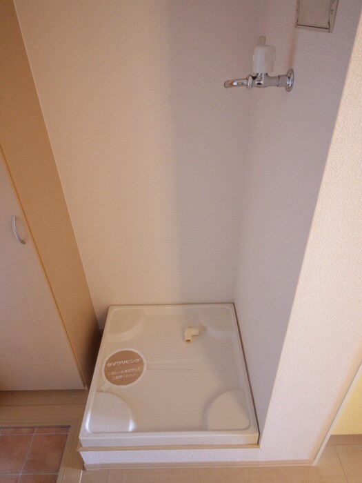 物件内観写真17　(洗濯機置場)