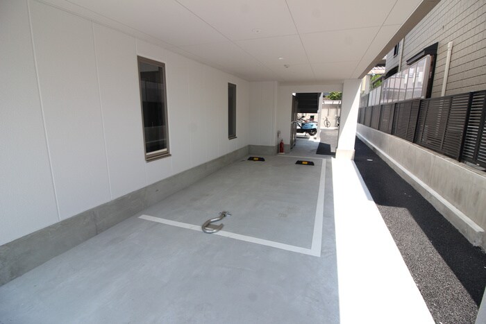 物件外観写真3　(駐車場)