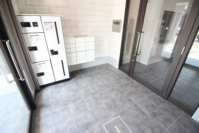 物件外観写真5　(エントランス部分)