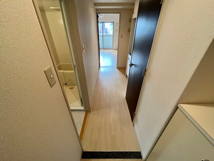 物件内観写真16　(廊下)