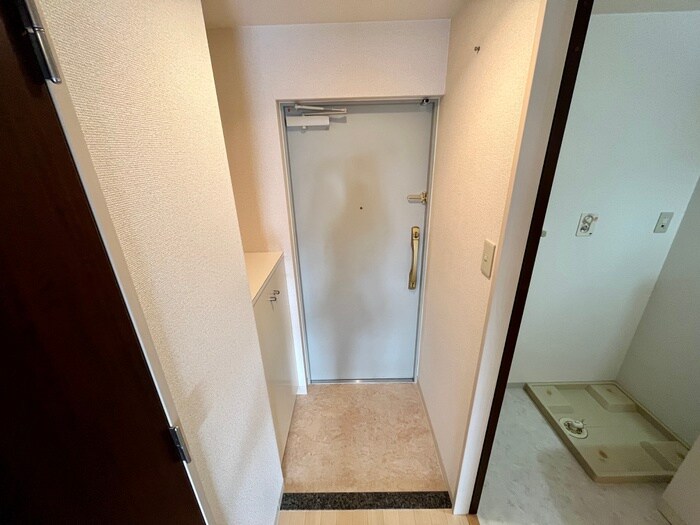 物件内観写真17　(玄関)