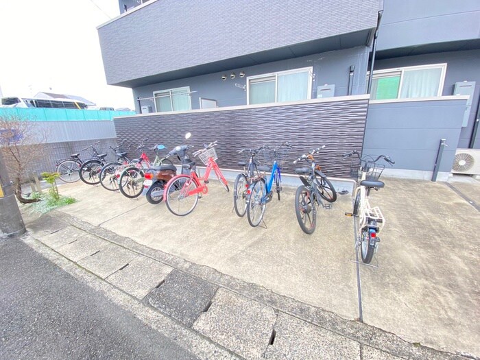 物件外観写真5　(駐輪場)