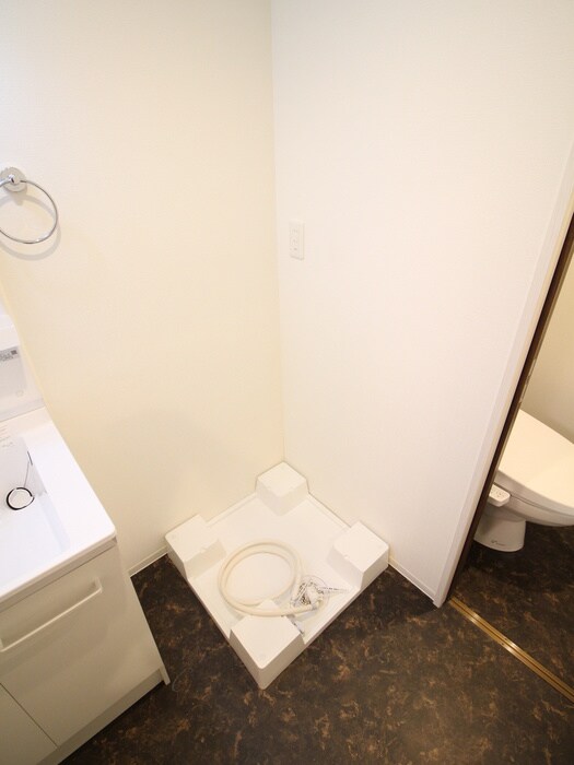 物件内観写真21　(洗濯機置場)