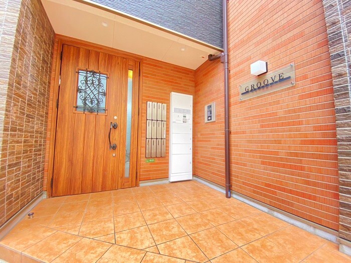 物件外観写真3　(エントランス部分)