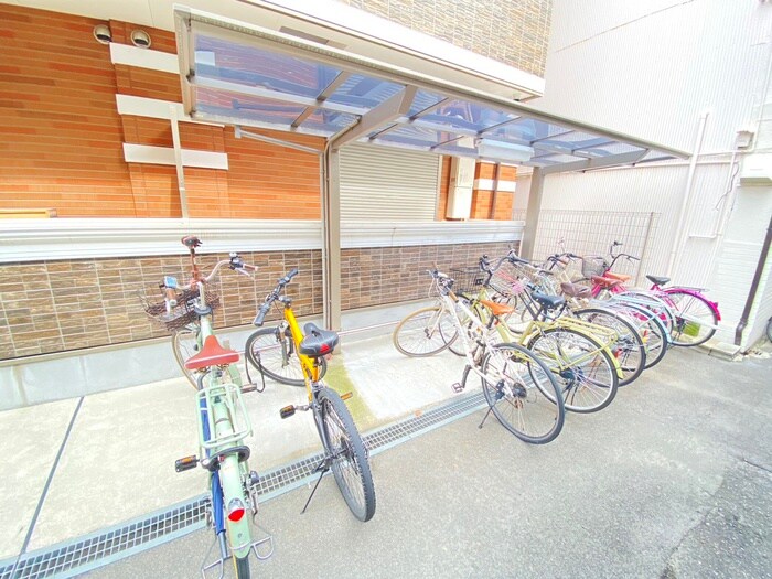 物件外観写真4　(駐輪場)