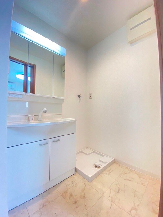 物件内観写真12　(洗濯機置場)