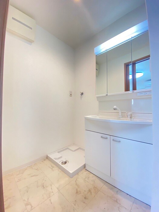 物件内観写真14　(洗濯機置場)