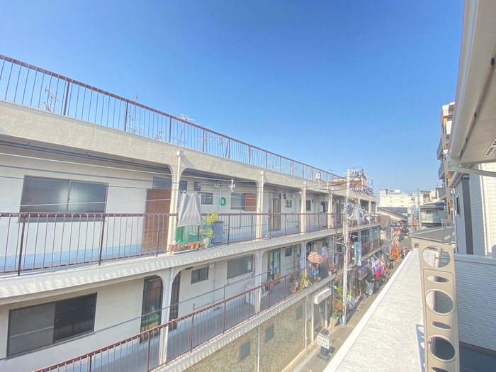 物件内観写真17　(室内からの展望)