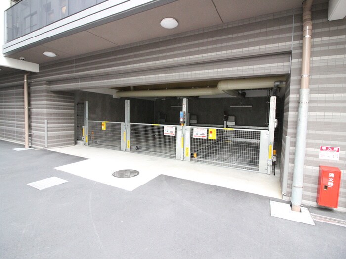 物件外観写真4　(駐車場)