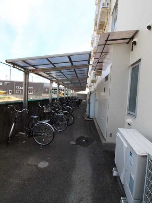 物件外観写真4　(駐輪場)