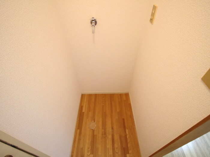 物件内観写真17　(洗濯機置場)