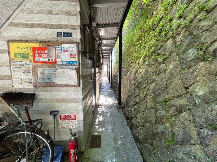 物件外観写真3　(エントランス部分)