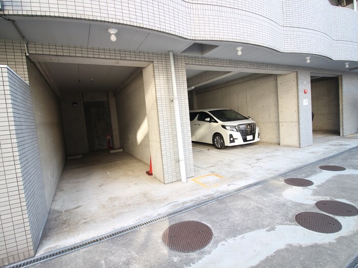 物件外観写真5　(駐車場)