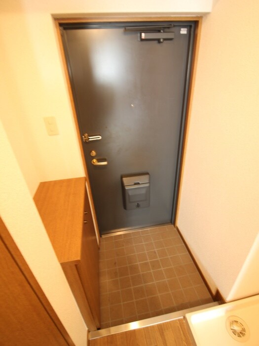 物件内観写真16　(玄関)