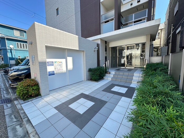 物件外観写真3　(エントランス部分)