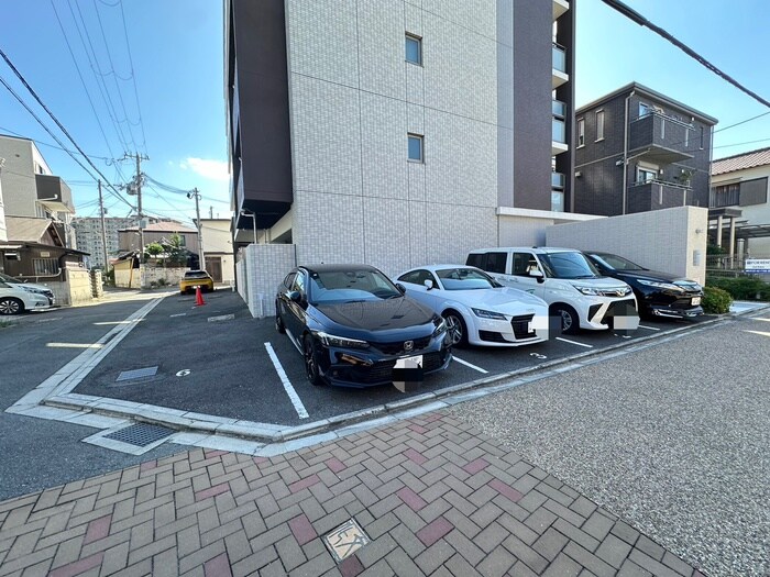 物件外観写真5　(駐車場)