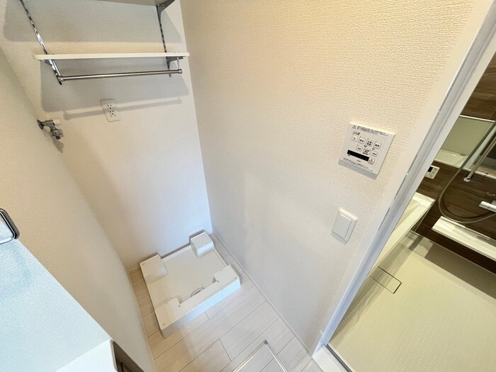 物件内観写真10　(洗濯機置場)