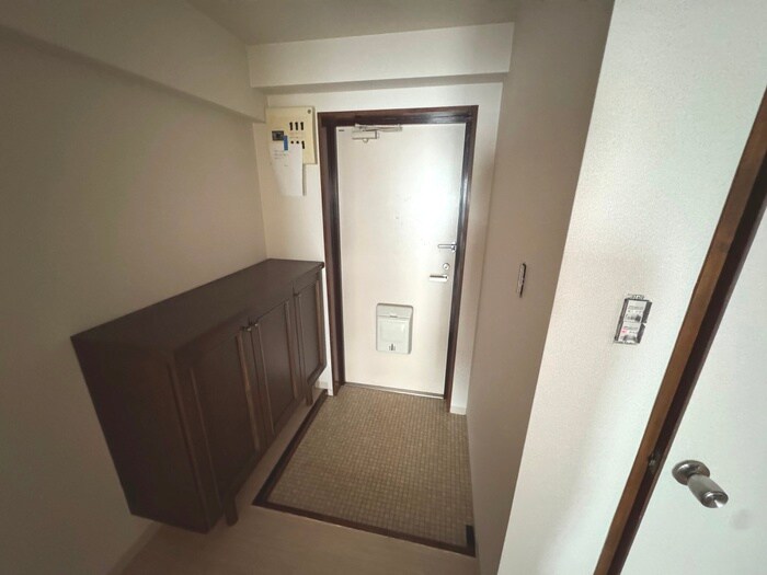 物件内観写真12　(玄関)