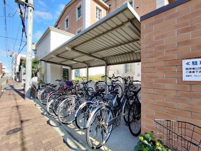 物件外観写真3　(駐輪場)