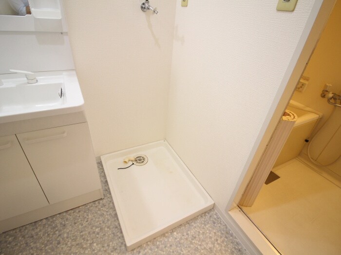 物件内観写真11　(洗濯機置場)