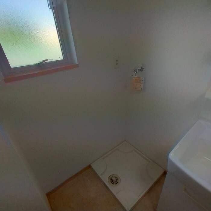 物件内観写真14　(洗濯機置場)