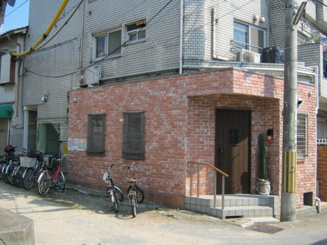 物件外観写真2　(エントランス部分)