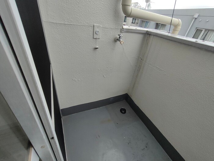 物件内観写真15　(洗濯機置場)