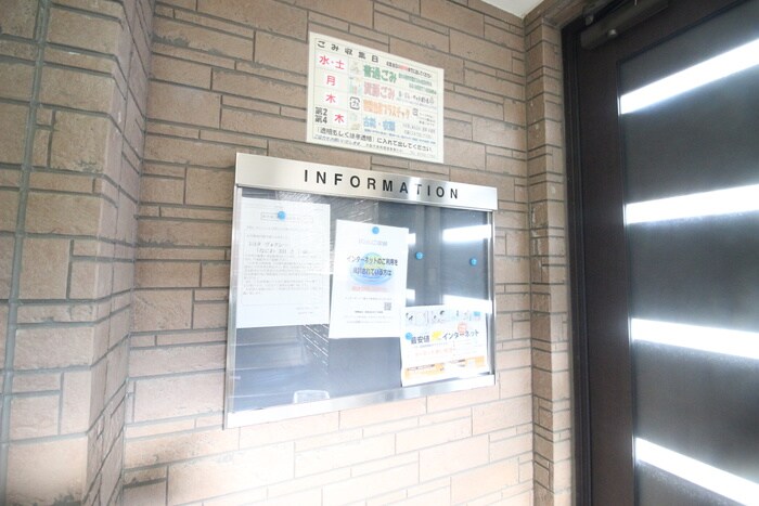 物件外観写真6　(エントランス部分)