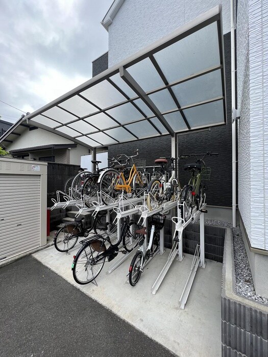 物件外観写真3　(駐輪場)