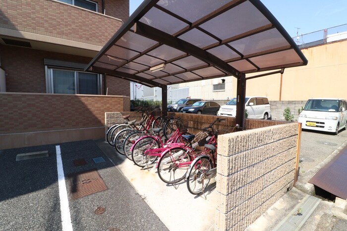 物件外観写真3　(駐輪場)