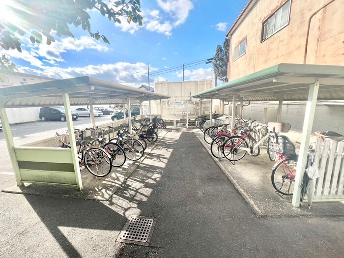 物件外観写真2　(駐輪場)