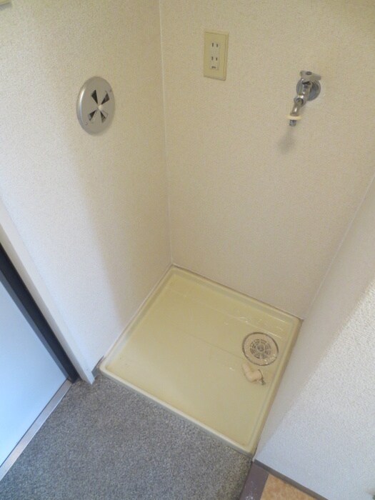 物件内観写真12　(洗濯機置場)